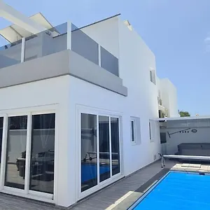 https://luxury-villa-zen.in-canary-islands.com